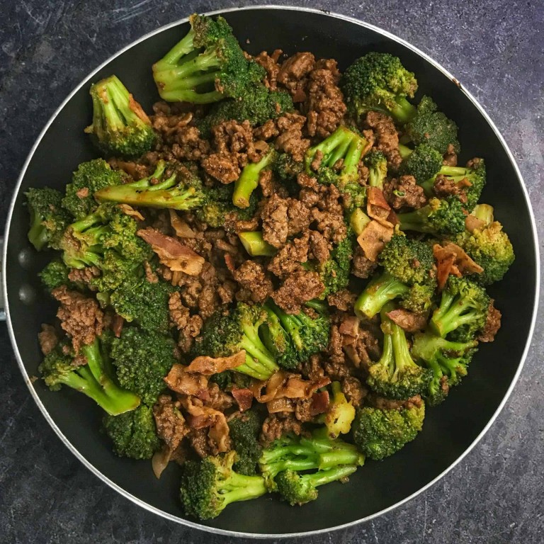 Gratinado de carne moída com brócolis
