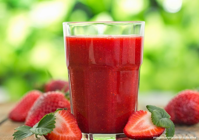 Suco com Morango e Água de Coco