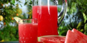 benefícios do suco de melancia