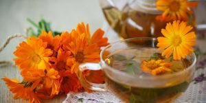 cha-de-calendula-para-colicas-menstruais