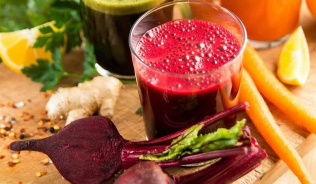 suco-detox-de-beterraba-maca-limao-cenoura-e-gengibre