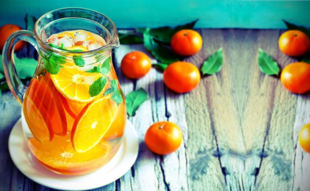 Água de laranja com hortelã para perder peso (como fazer e receitas)