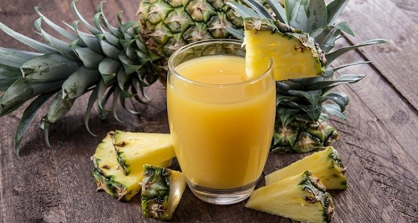 Suco de beterraba com laranja e maçã para combater a anemia (e como fazer)