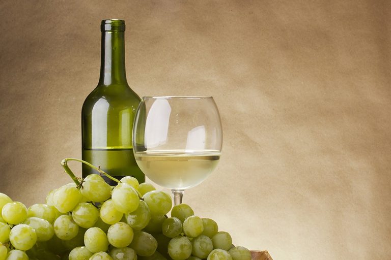 Vinho Branco Para Controlar a Malaria em Casa | Dicas de Saúde