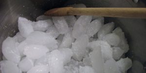 Gelo de Água com Sal Para Tratar Afta