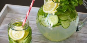 agua-de-pepino-com-gengibre-para-eliminar-o-inchaco