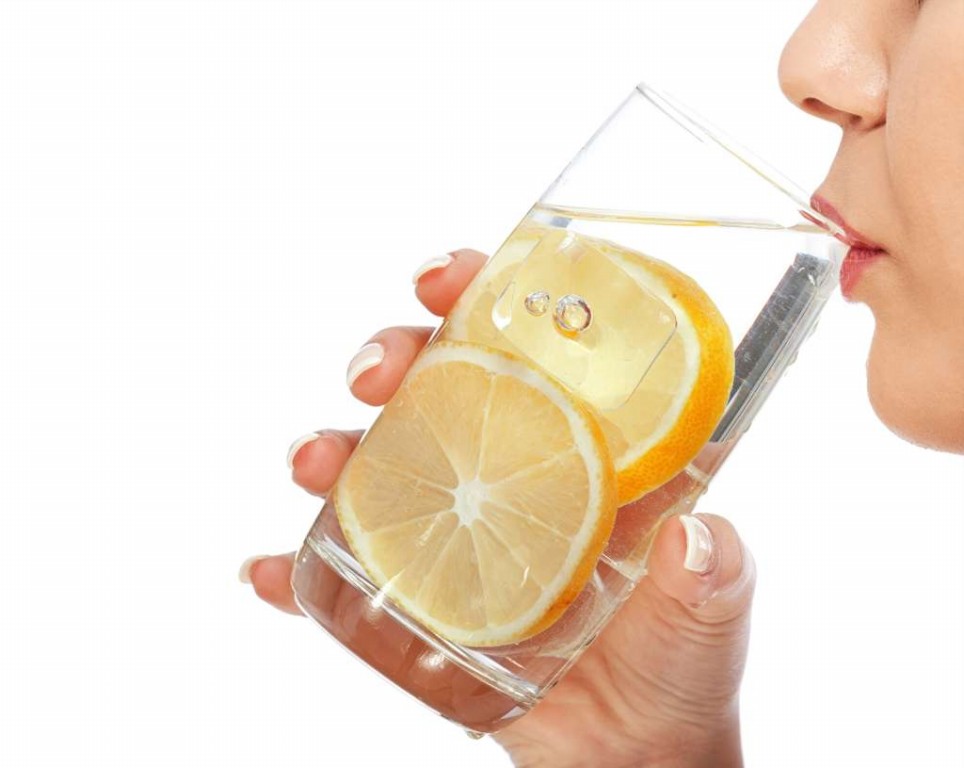 Água do Limão para que serve? é boa para emagrecer e dor de barriga