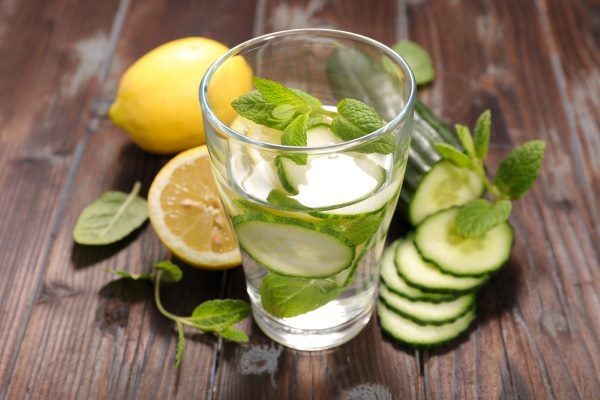 6 Receitas de águas detox para derreter a gordura da barriga: como fazer, receitas e dicas