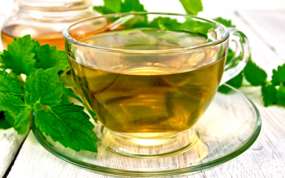 Chá de erva cidreira para combater mal-estar: como fazer, receitas e dicas