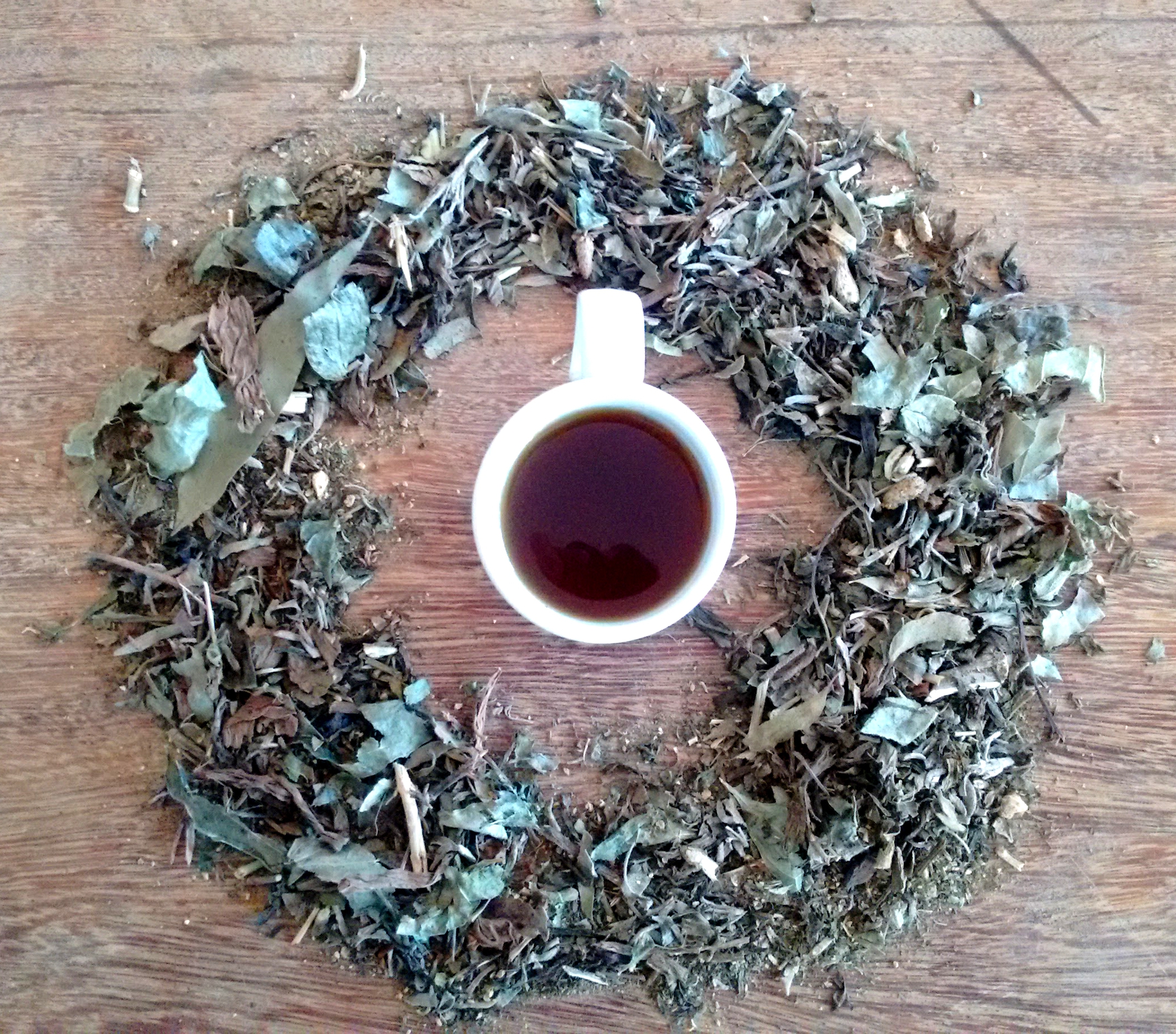 Chá de raiz seca da valeriana para acalmar os nervos (e como fazer)