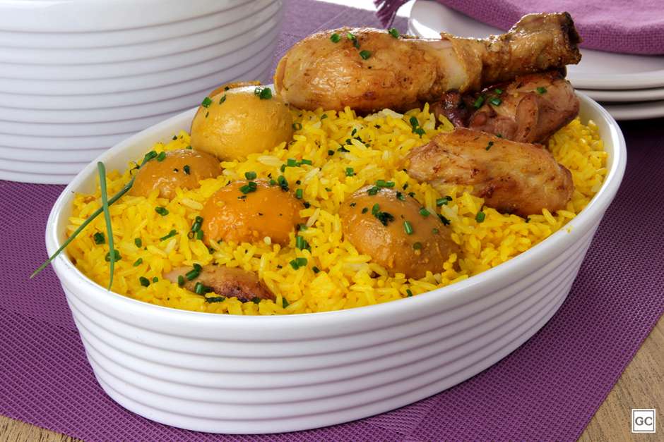 Pequi com arroz e frango