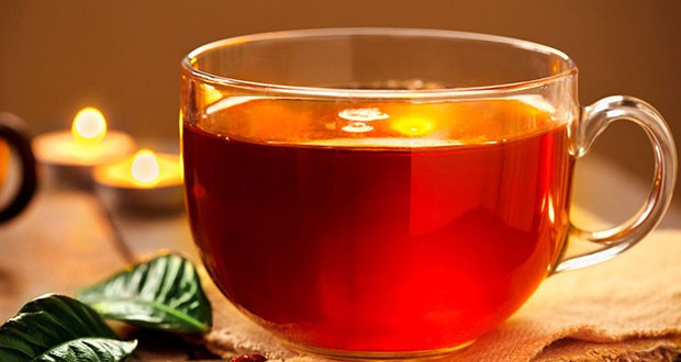 Chá da casca de berinjela para controlar o colesterol (e como fazer)