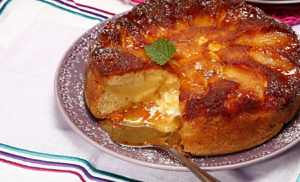 Bolo de Maçãs Carameladas