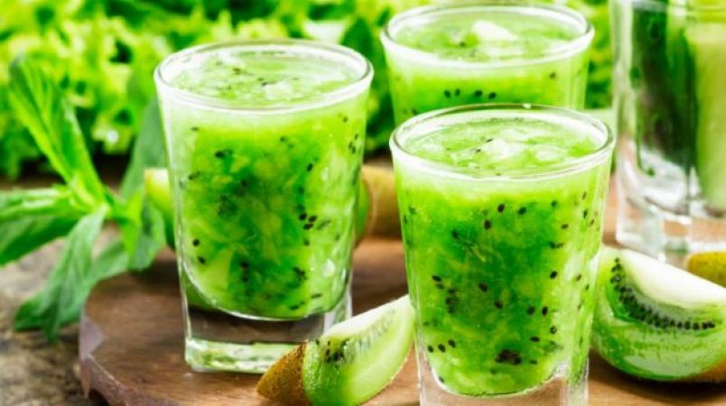 Suco de kiwi com laranja e chá verde para eliminar estrias (e como fazer e receitas)
