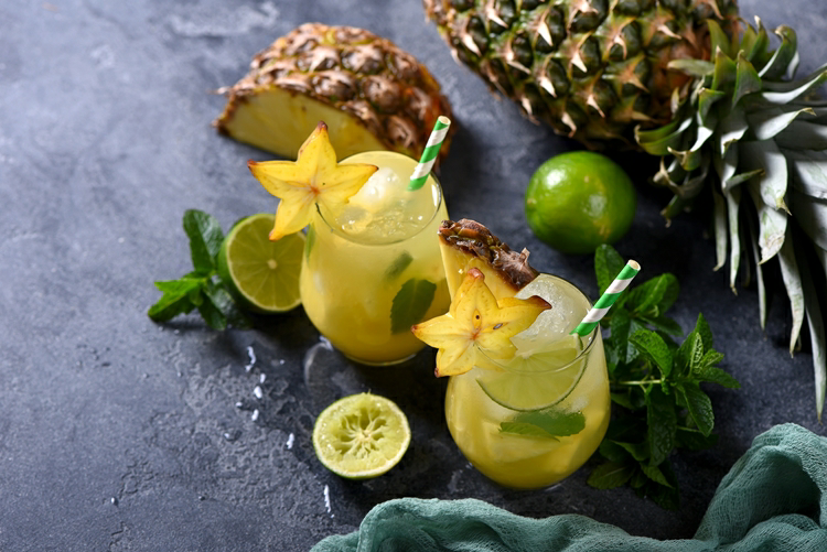 Suco Detox de abacaxi e limão