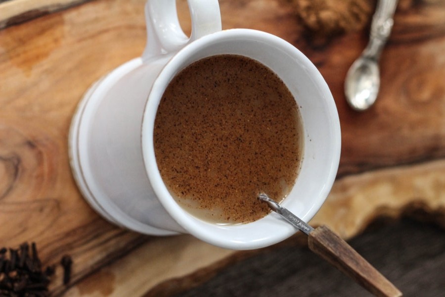 Chá de noz-moscada para reduzir as inflamações no corpo (e como fazer) 