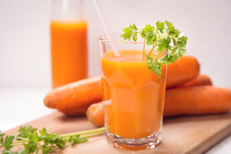 Suco de cenoura com laranja para aumentar a disposição (e como fazer) 