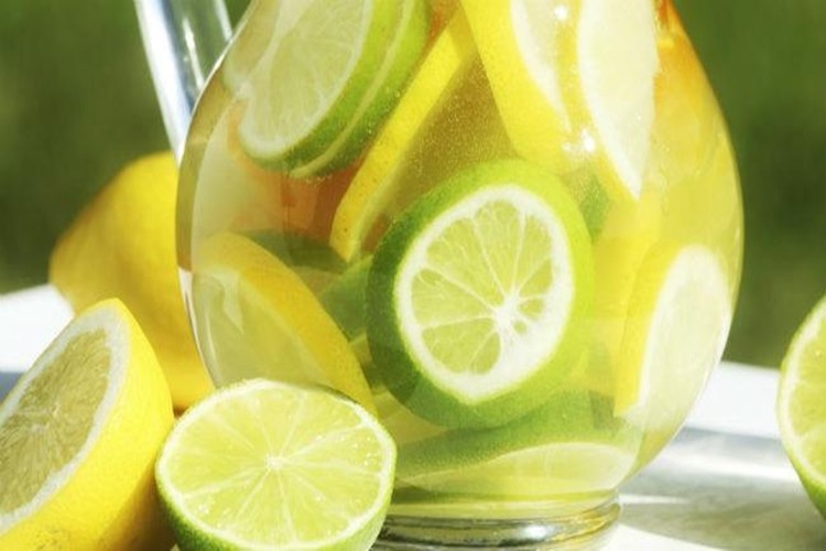 suco detox de limão