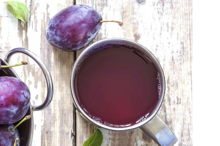 benefícios do suco de ameixa