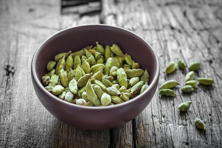 beneficios do cardamomo