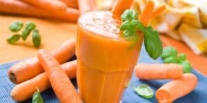 benefícios da vitamina de cenoura