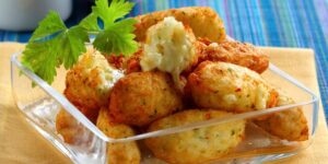 bolinho light de batata-doce com salsa