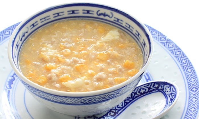 Sopa de legumes de milho doce