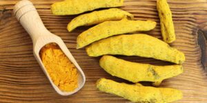 dicas para eliminar as espinhas usando a curcuma