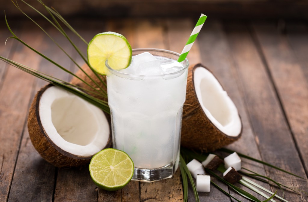 beneficios da agua de coco