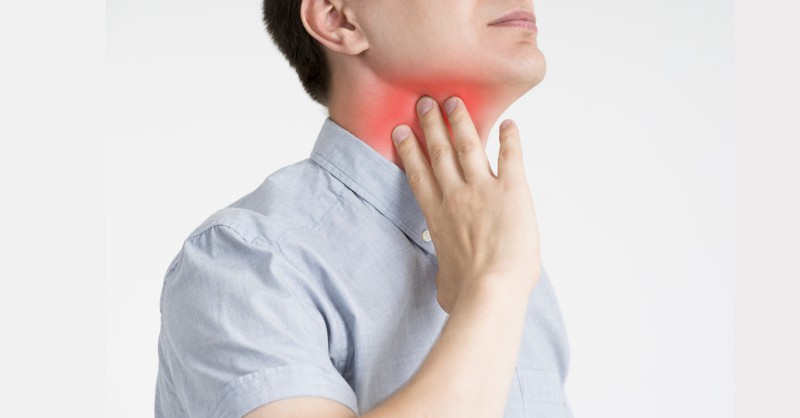 como tratar a dor de garganta