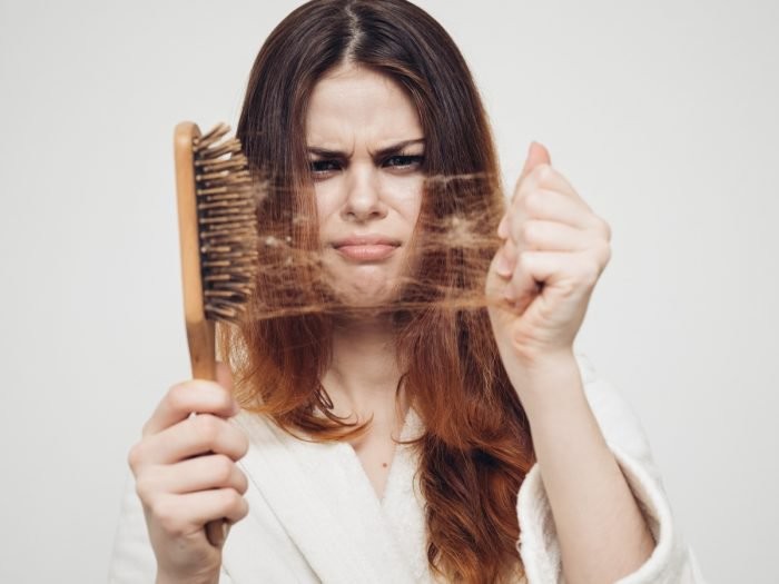 controlar a queda de cabelo com iogurte grego