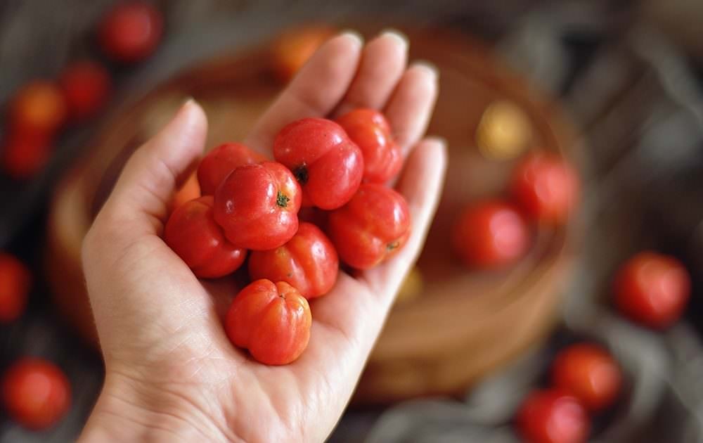 acerola é uma fruta rica em vitamina C