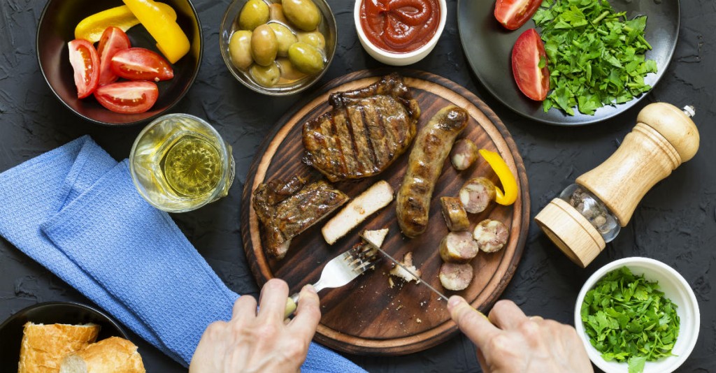 alguns alimentos podem piorar o enjoo