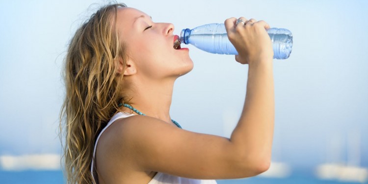 beba agua extra para refluxo