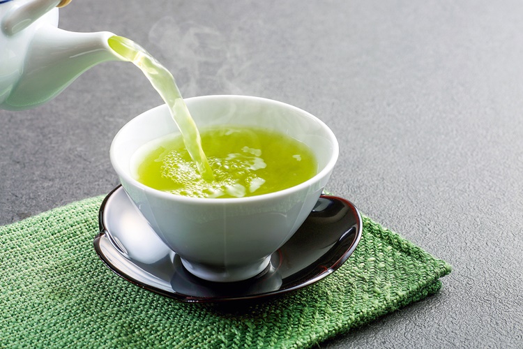 chá verde para aliviar dores no estomago