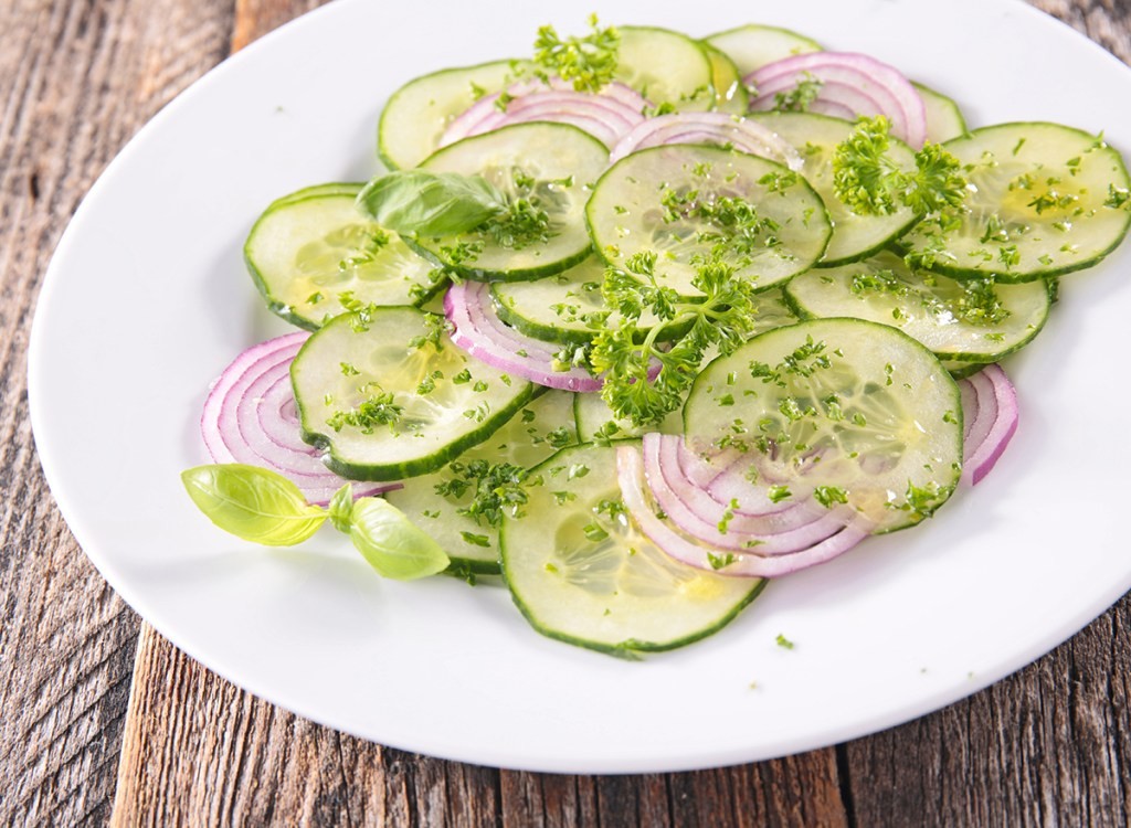 consuma pepino para ter uma barriga lisa