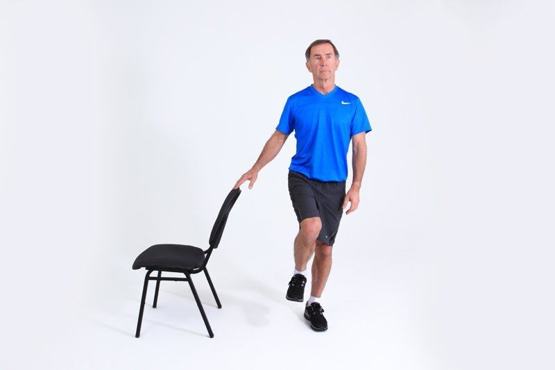 exercicios de suporte de perna unica para os idosos melhorar o equilíbrio