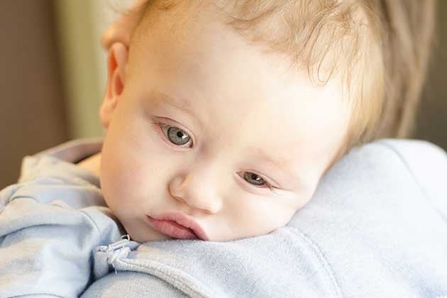 inquietação ou letargia em bebês são sintomas de pneumonia