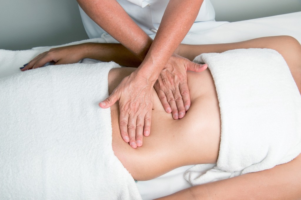 massagem abdominal para aliviar dor de estomago