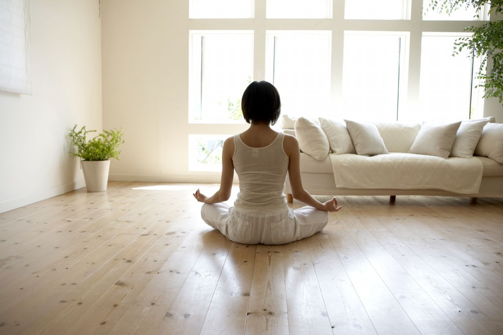 meditar combate a insonia e melhora o sono