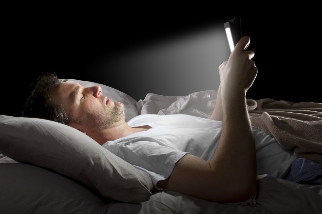 o celular atrapalha a sua boa noite de sono