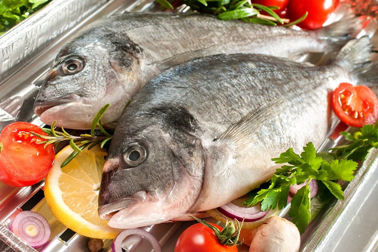 peixe e um alimento com baixa caloria para perder peso