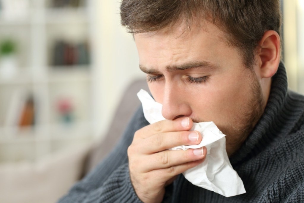 tossir e espirrar transmite o coronavirus
