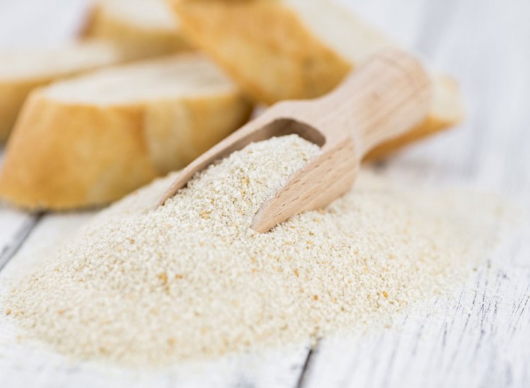 usar farinha de rosca fresca ao cozinhar bolo de carne