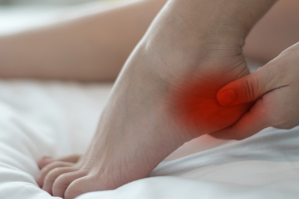 principais causas da dor no calcanhar