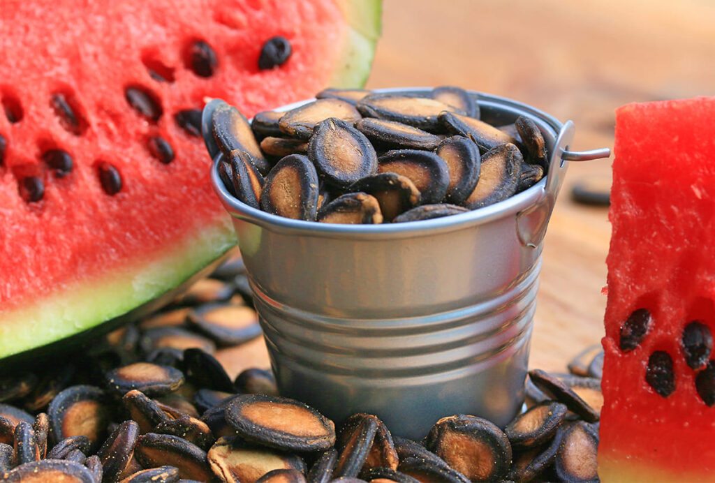 Sementes de melancia: 24 benefícios e usos (com receitas)